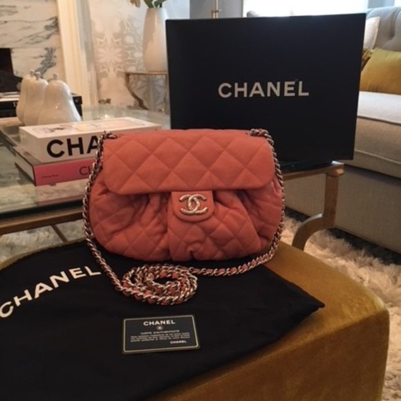 CHANEL front flap purse, peach/salmon - Picture 1 of 8